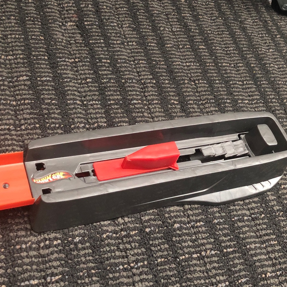 ๐ฆ
Hot Wheels Thrill Loop Launcher - Picture 8 of 10